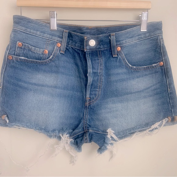 Levi’s 501, cut off shorts medium blue denim in size 29 - Picture 15 of 15